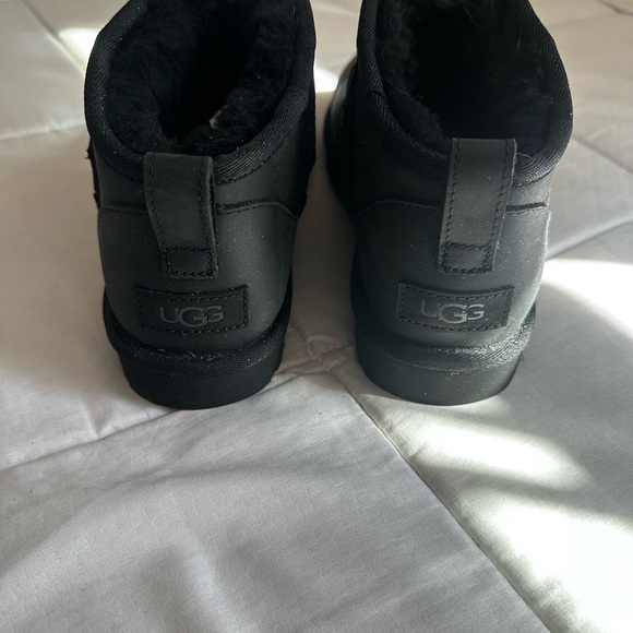 UGG Ultra Mini Black Boots Sz 7 - Picture 3 of 9
